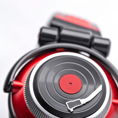 Energy-DJ700-Headphone-1