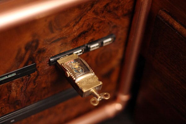 میز قدیمی عتیقه