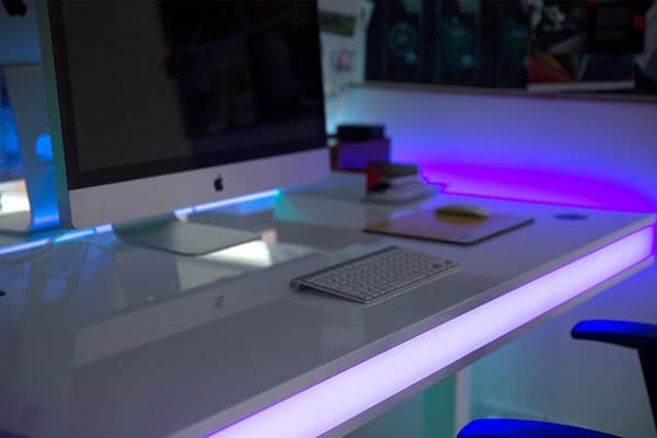 میز کار چراغ دار LED
