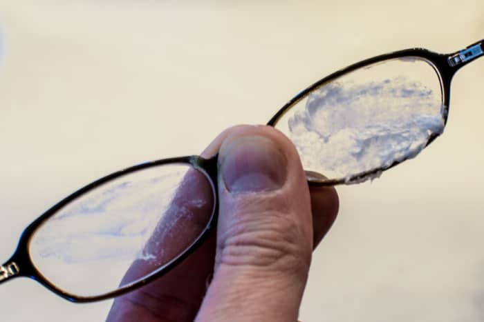 حذف خش شیشه عینک